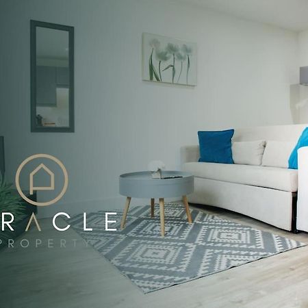 Bridge House Apartments - Free Parking Shottery 외부 사진