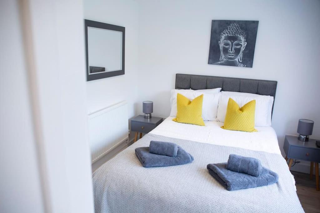 Bridge House Apartments - Free Parking Shottery 외부 사진