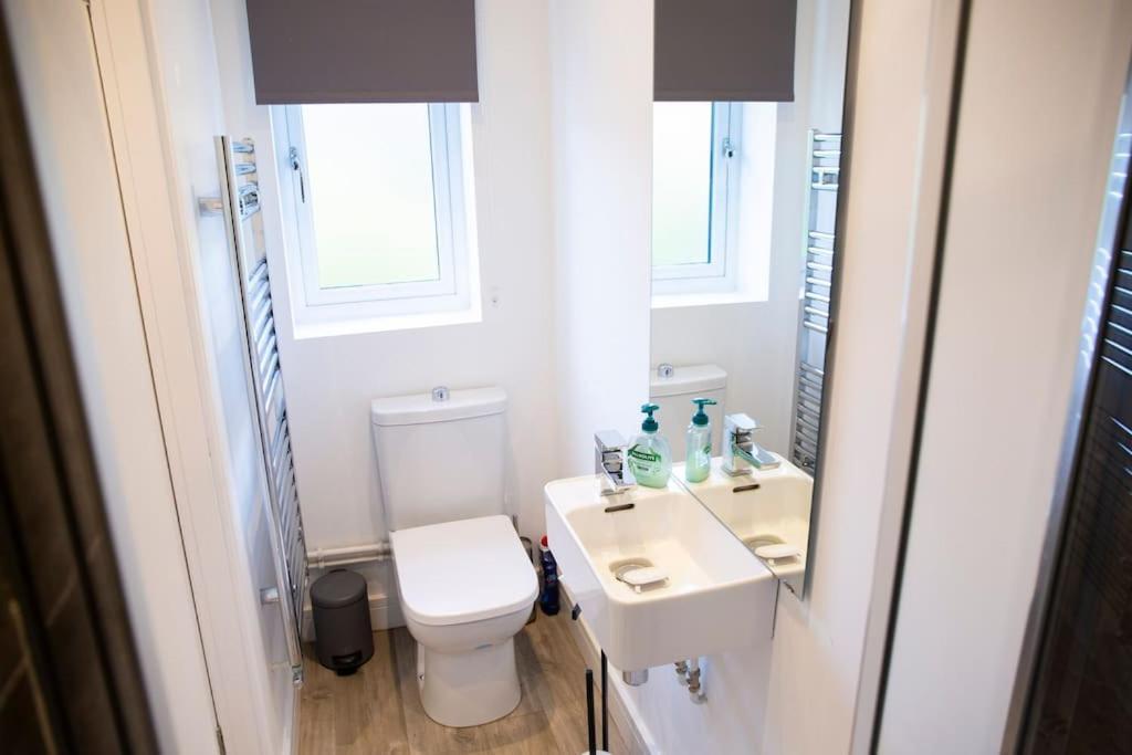 Bridge House Apartments - Free Parking Shottery 외부 사진