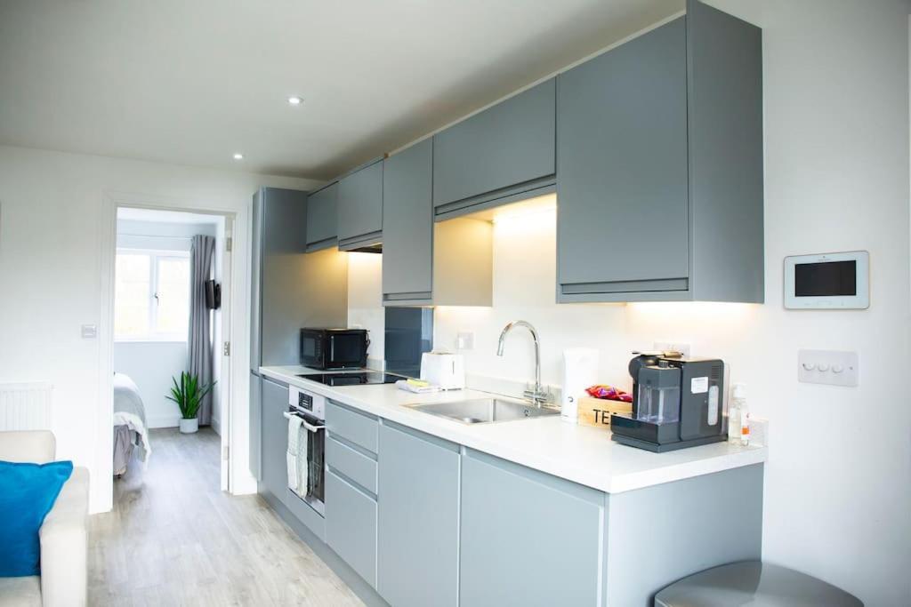Bridge House Apartments - Free Parking Shottery 외부 사진