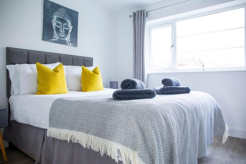 Bridge House Apartments - Free Parking Shottery 외부 사진