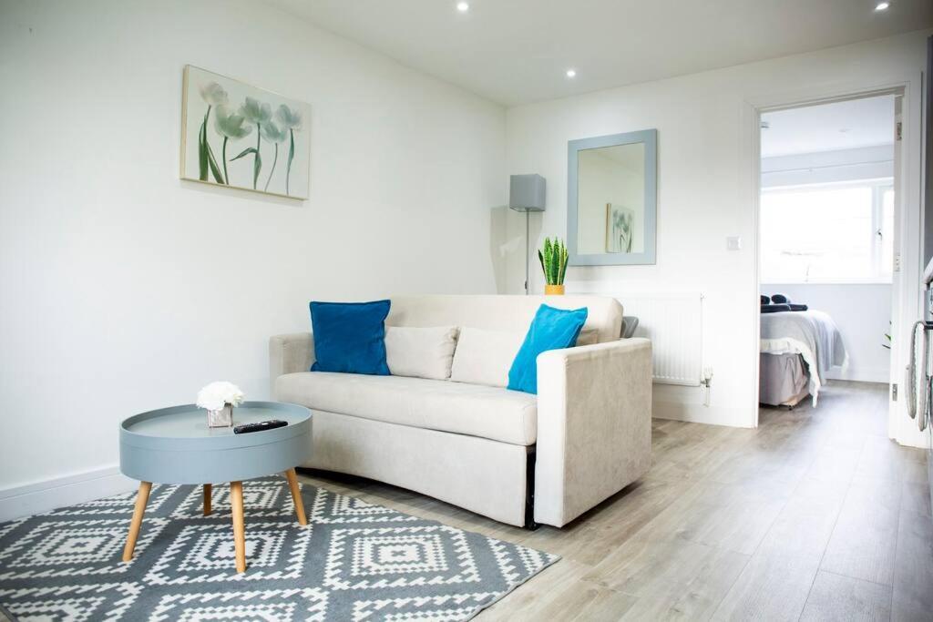 Bridge House Apartments - Free Parking Shottery 외부 사진