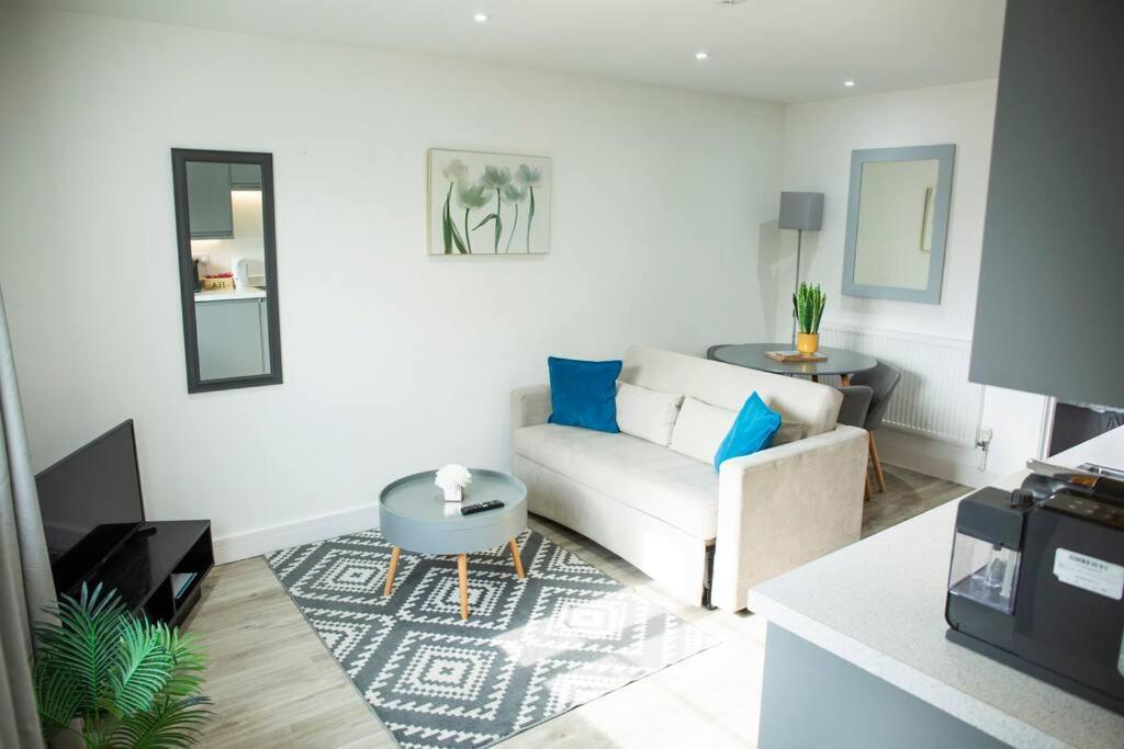 Bridge House Apartments - Free Parking Shottery 외부 사진