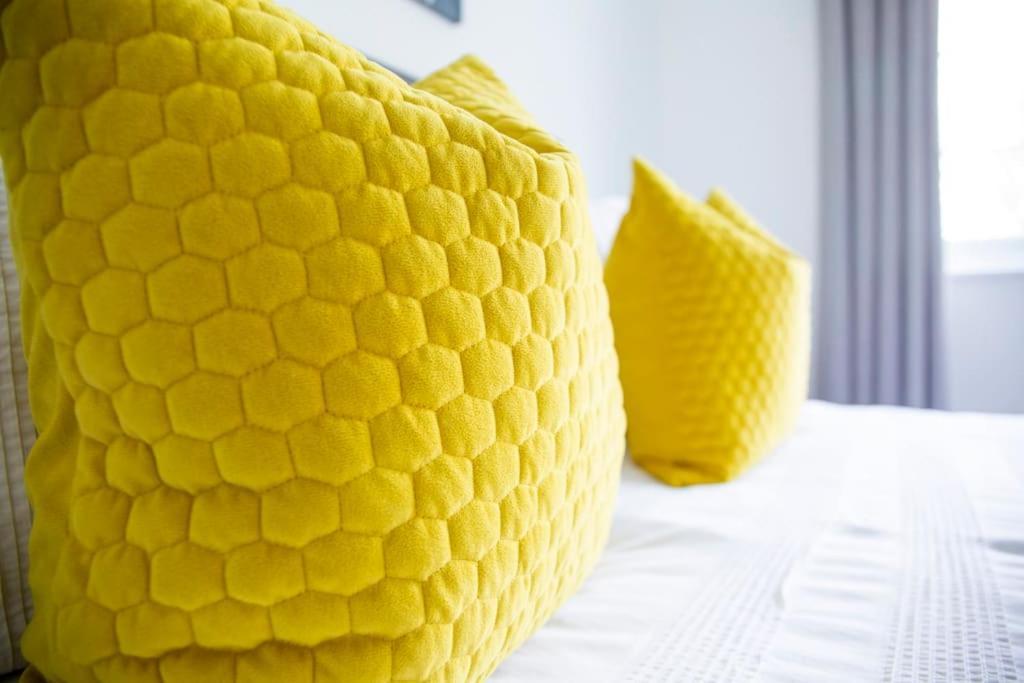 Bridge House Apartments - Free Parking Shottery 외부 사진