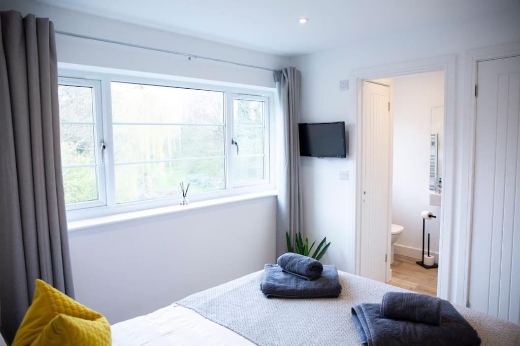 Bridge House Apartments - Free Parking Shottery 외부 사진
