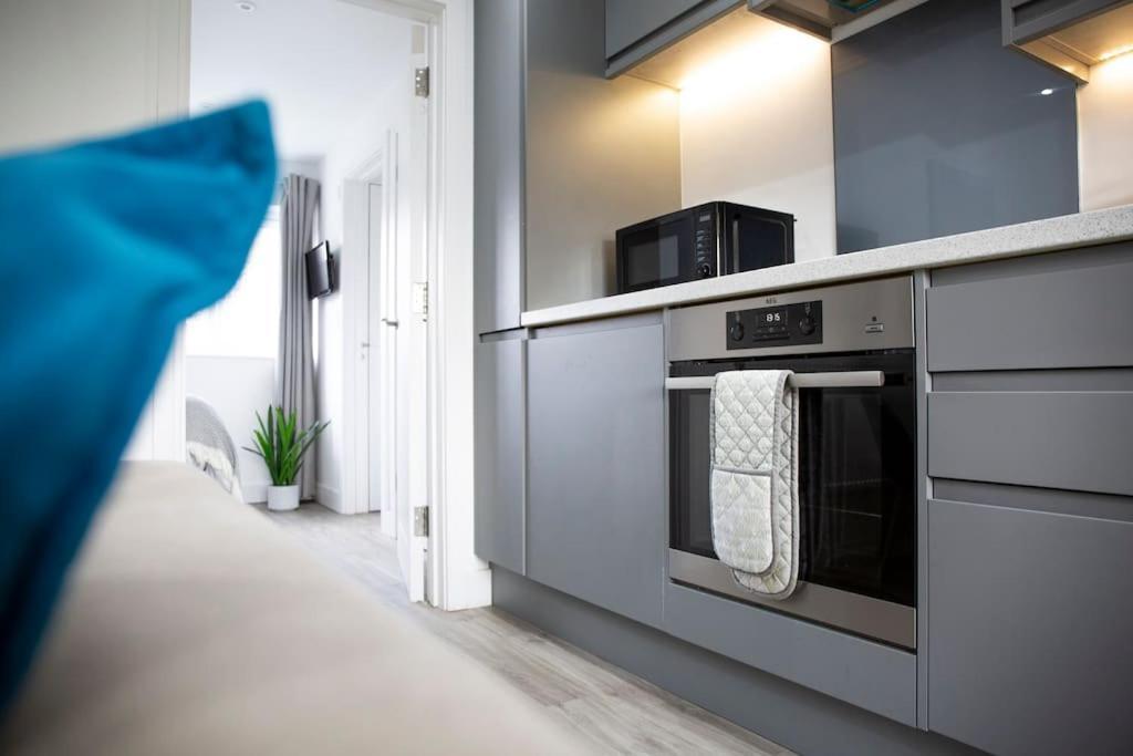Bridge House Apartments - Free Parking Shottery 외부 사진