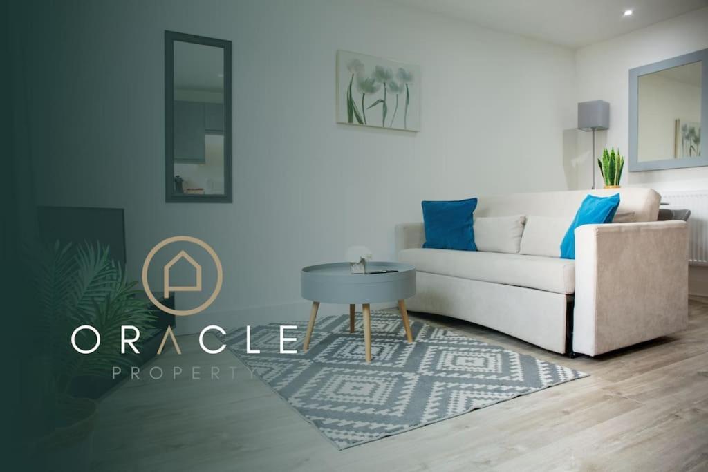 Bridge House Apartments - Free Parking Shottery 외부 사진