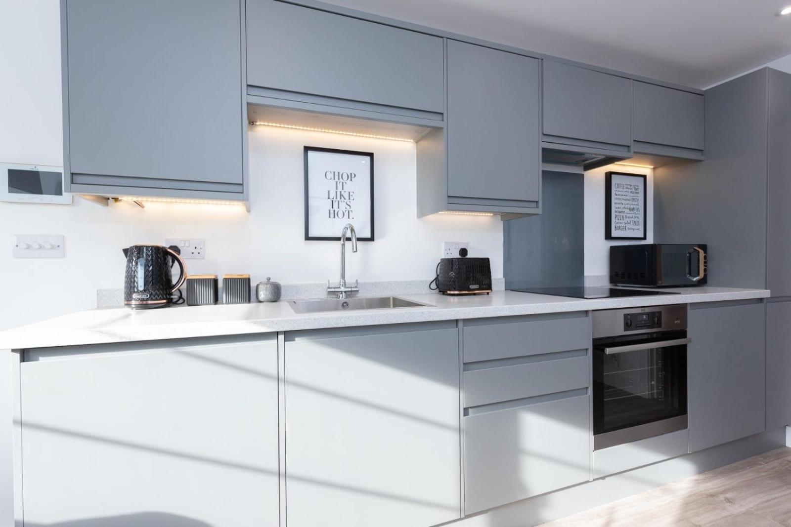 Bridge House Apartments - Free Parking Shottery 외부 사진
