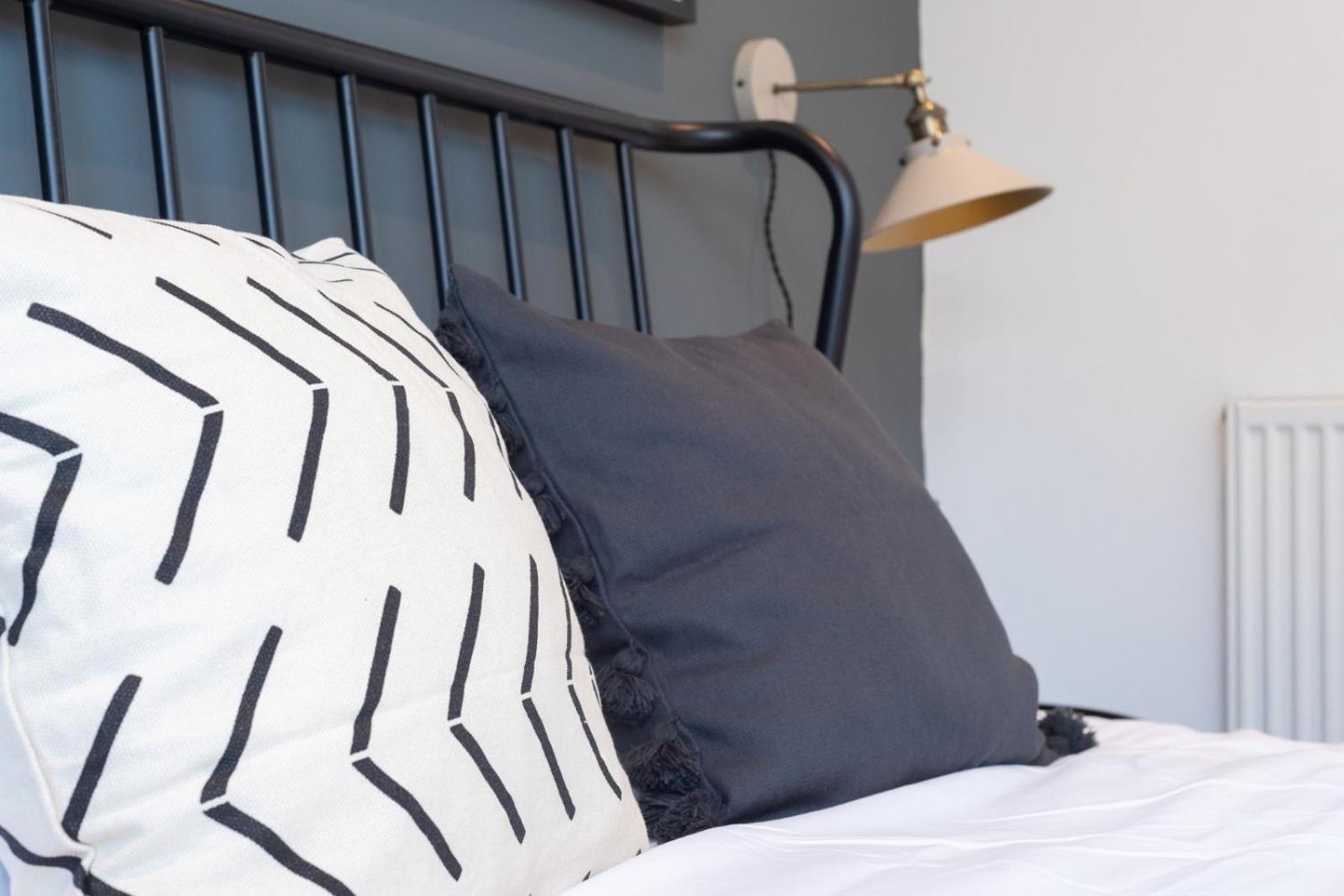 Bridge House Apartments - Free Parking Shottery 외부 사진