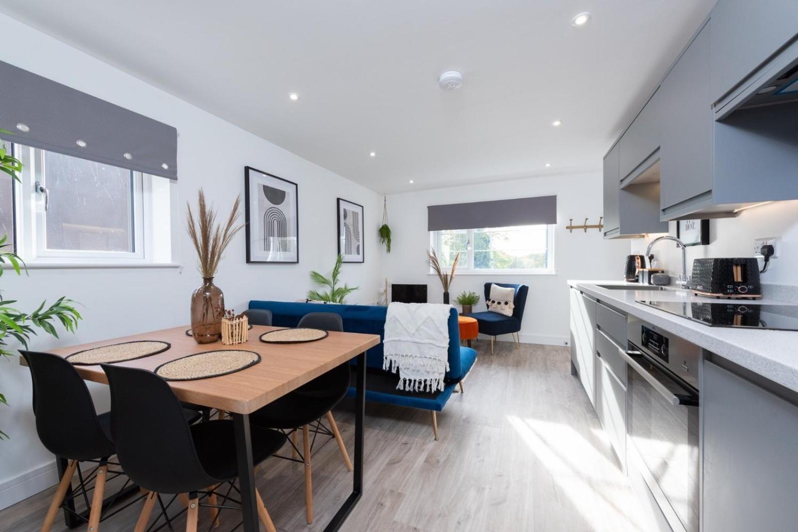 Bridge House Apartments - Free Parking Shottery 외부 사진